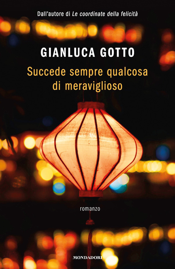 copertina libro con lanterne di notte